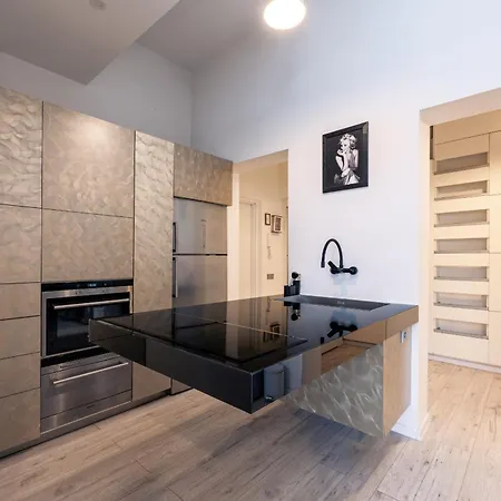 Srodmiescie - Location, Tram&park Nearby - By Rentujemy Apartamento *