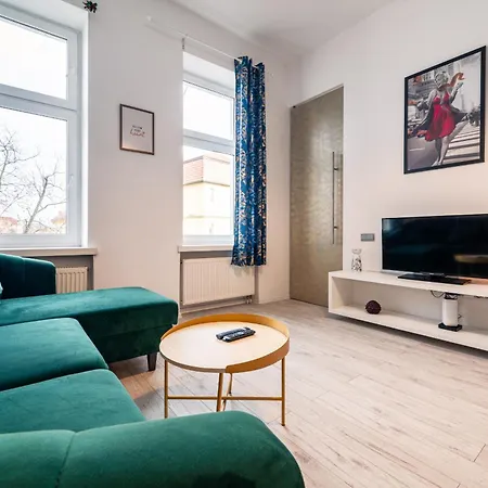 Srodmiescie - Location, Tram&park Nearby - By Rentujemy Apartamento Wrocław