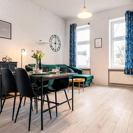 Apartment Srodmiescie - Location, Tram&park Nearby - By Rentujemy *