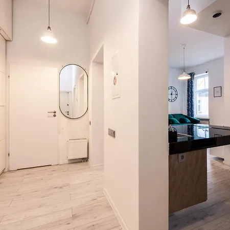 Apartmán Srodmiescie - Location, Tram&park Nearby - By Rentujemy Vratislav