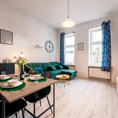 Apartmán Srodmiescie - Location, Tram&park Nearby - By Rentujemy