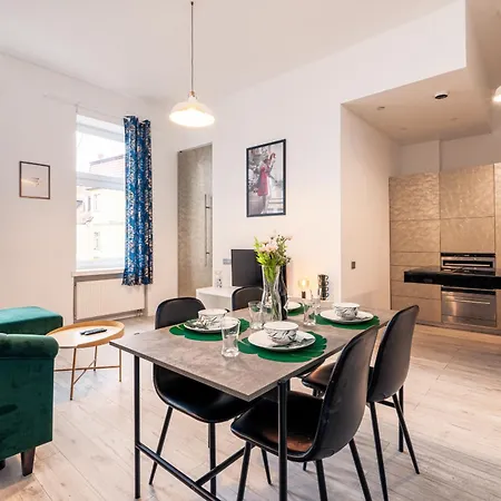 Apartment Srodmiescie - Location, Tram&park Nearby - By Rentujemy *