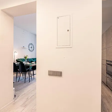 Apartmán Srodmiescie - Location, Tram&park Nearby - By Rentujemy *