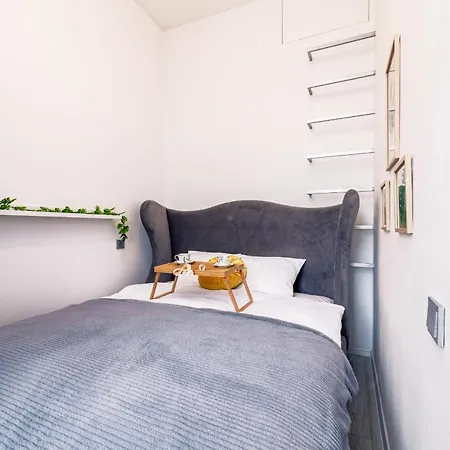 Srodmiescie - Location, Tram&park Nearby - By Rentujemy Apartmán *